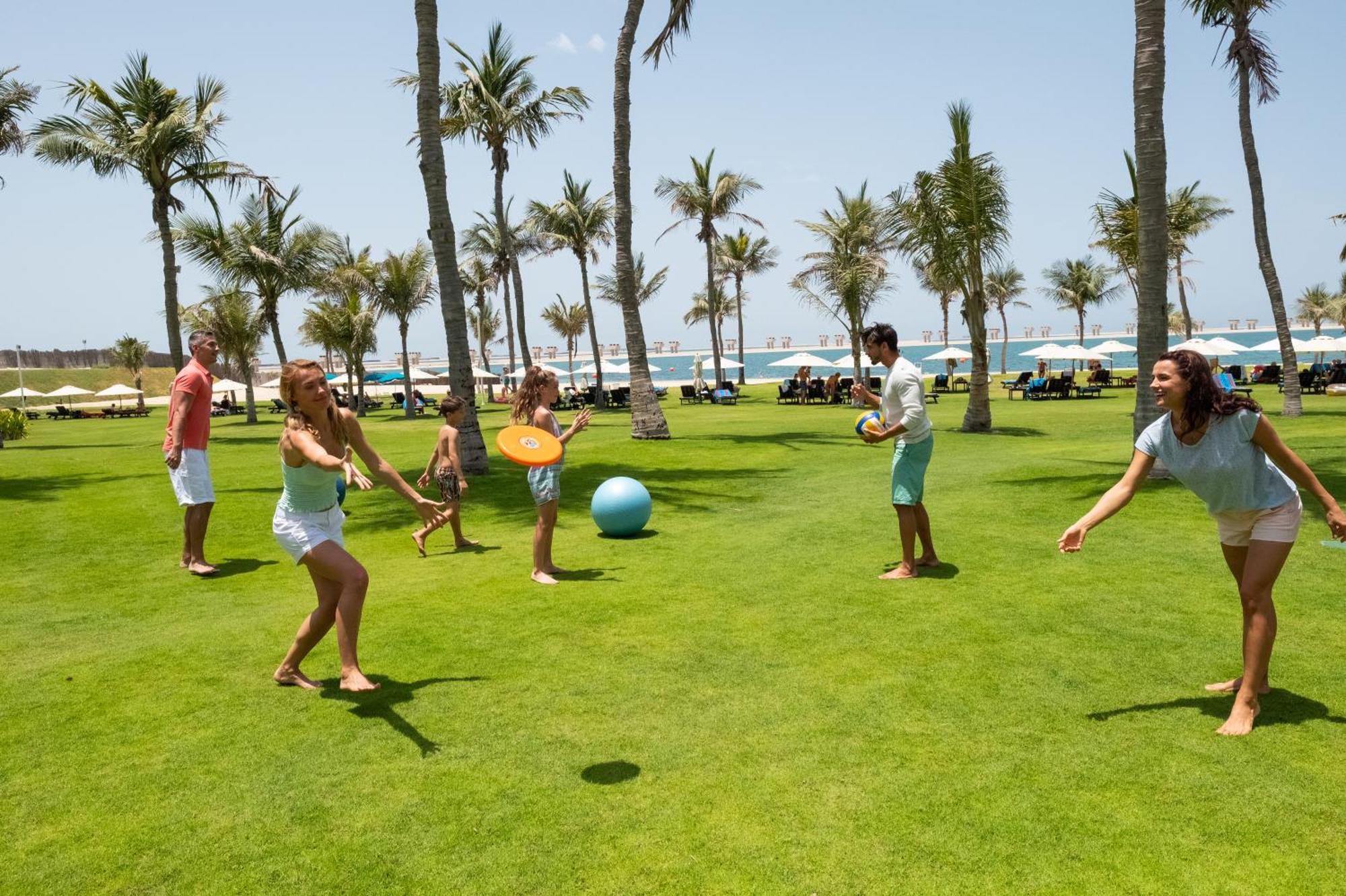 Ja Lake View Hotel, Dubai Exterior foto A game of rounders