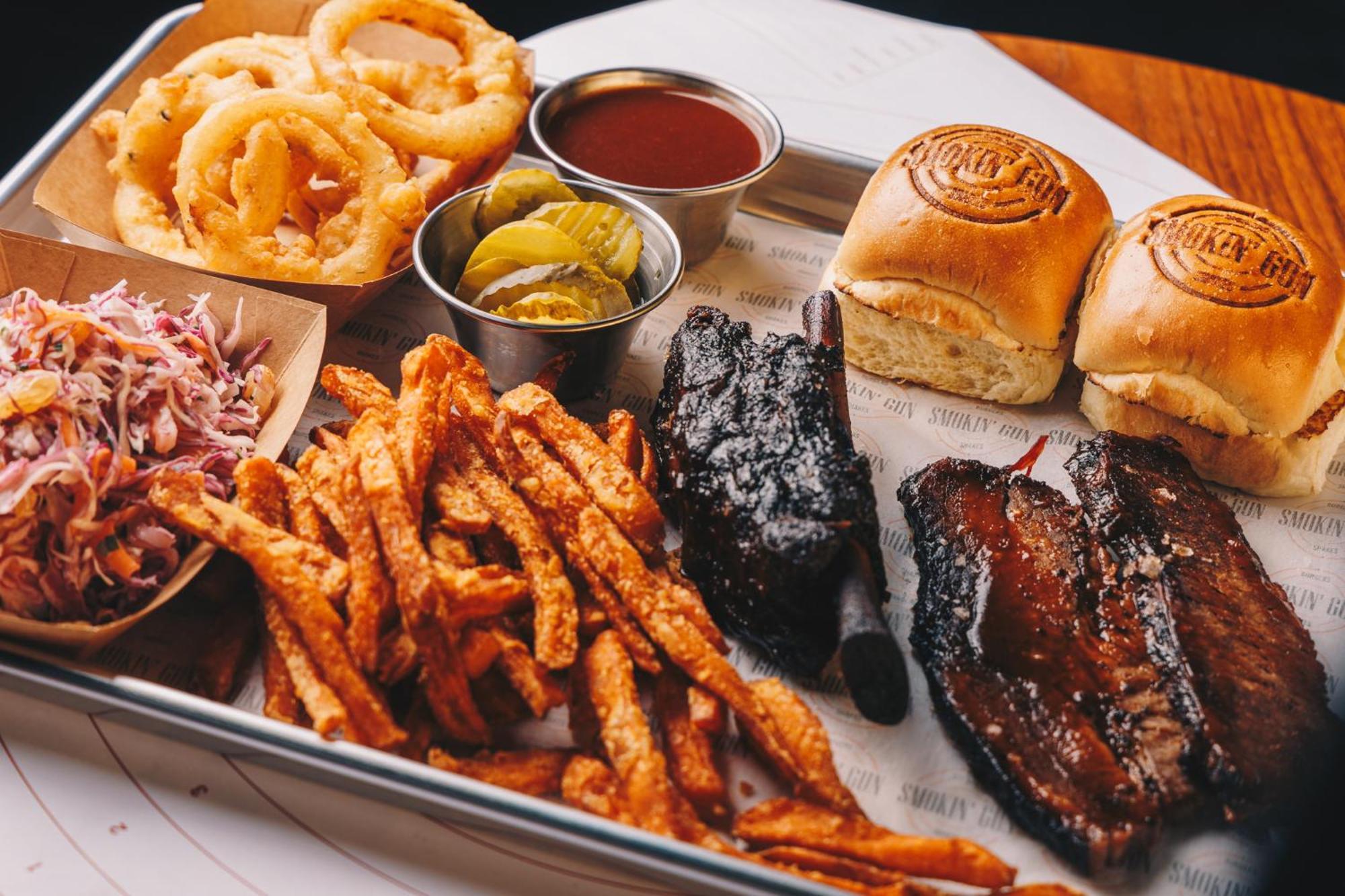 Ja Lake View Hotel, Dubai Exterior foto A platter of barbecue