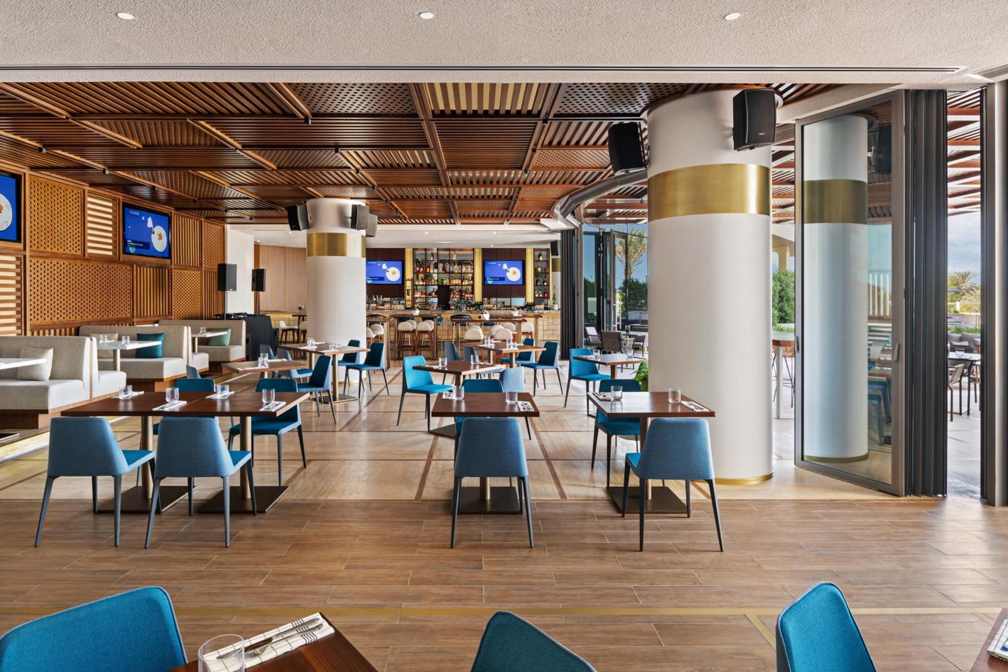 Ja Lake View Hotel, Dubai Exterior foto The restaurant