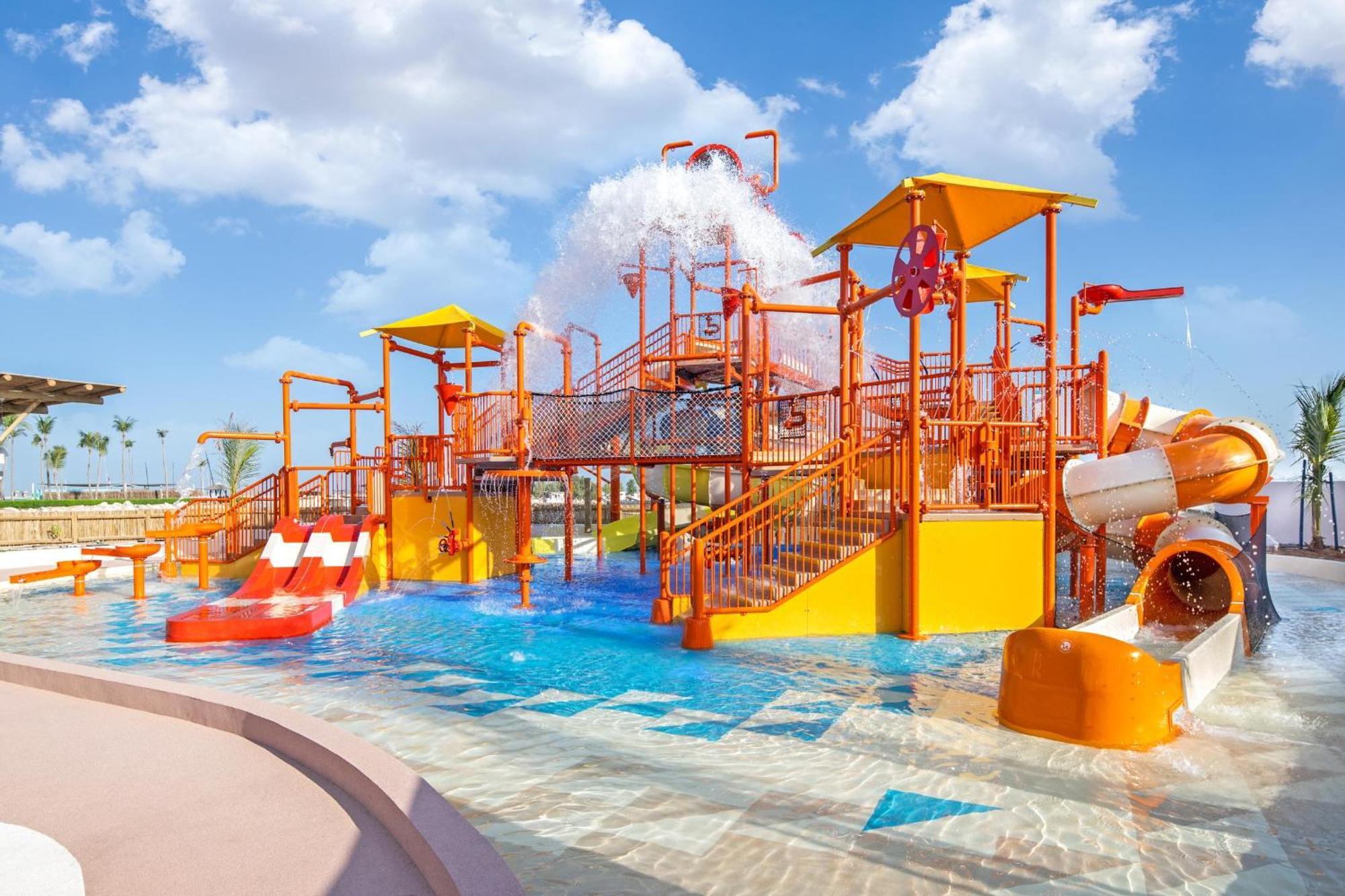 Ja Lake View Hotel, Dubai Exterior foto Splash Island